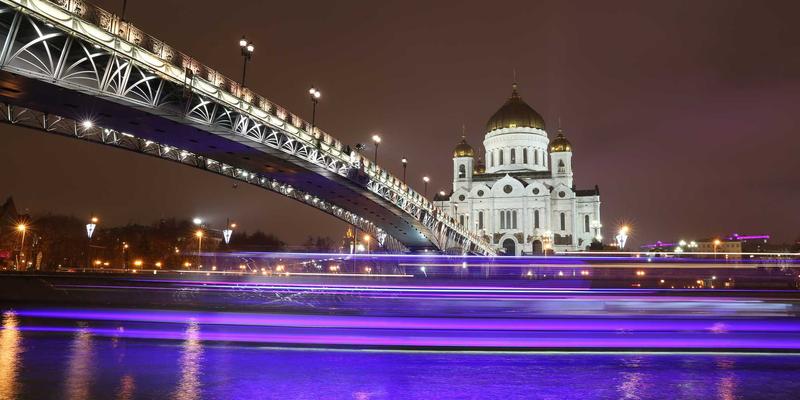 精准与优雅的融合:凯瑞恩运动控制器如何重塑口红灌装与旋盖的智能制造轨迹